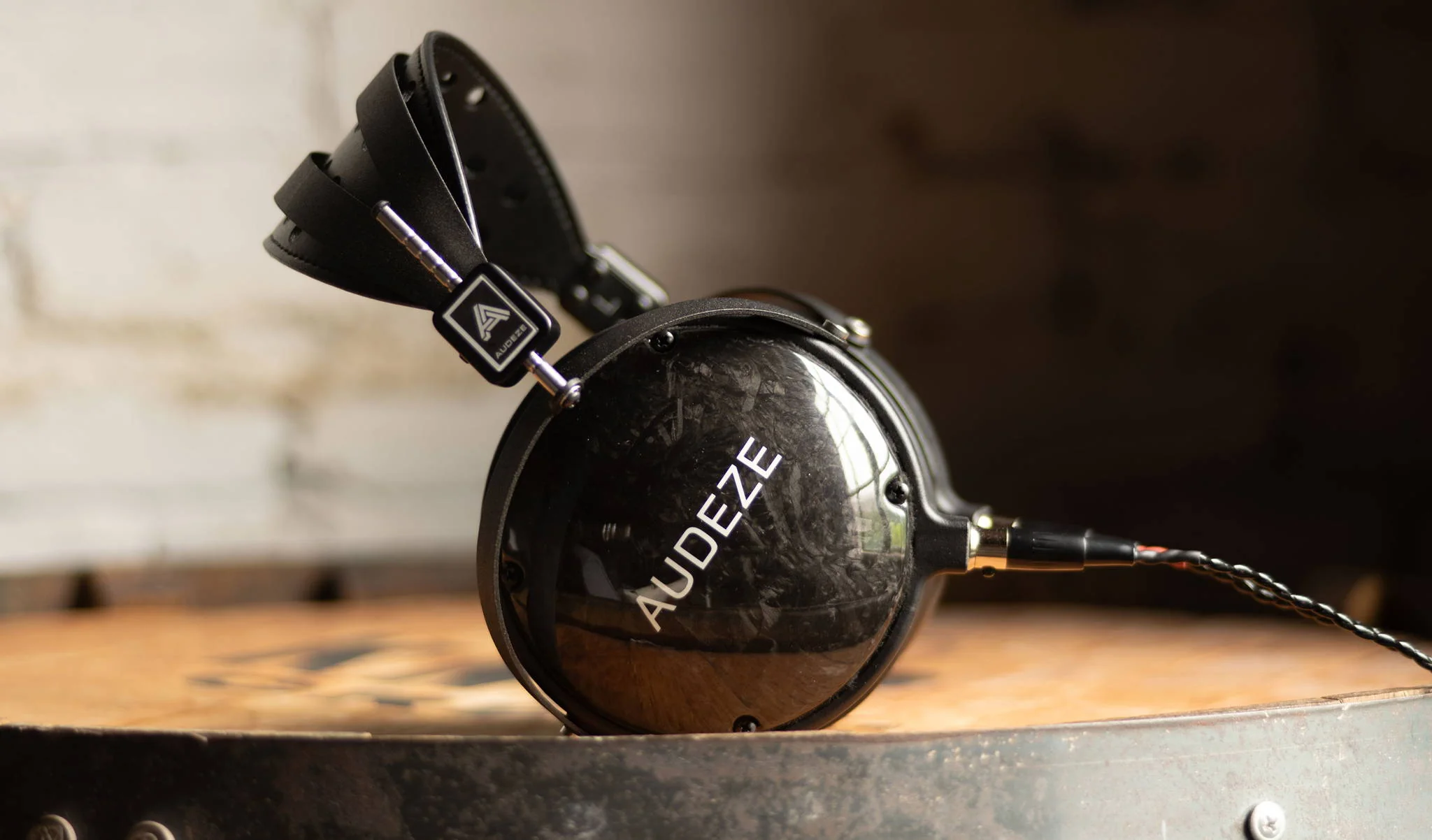 Audeze LCD-2 Classic Over Ear Closed Back Headphones (Black) - Image 2