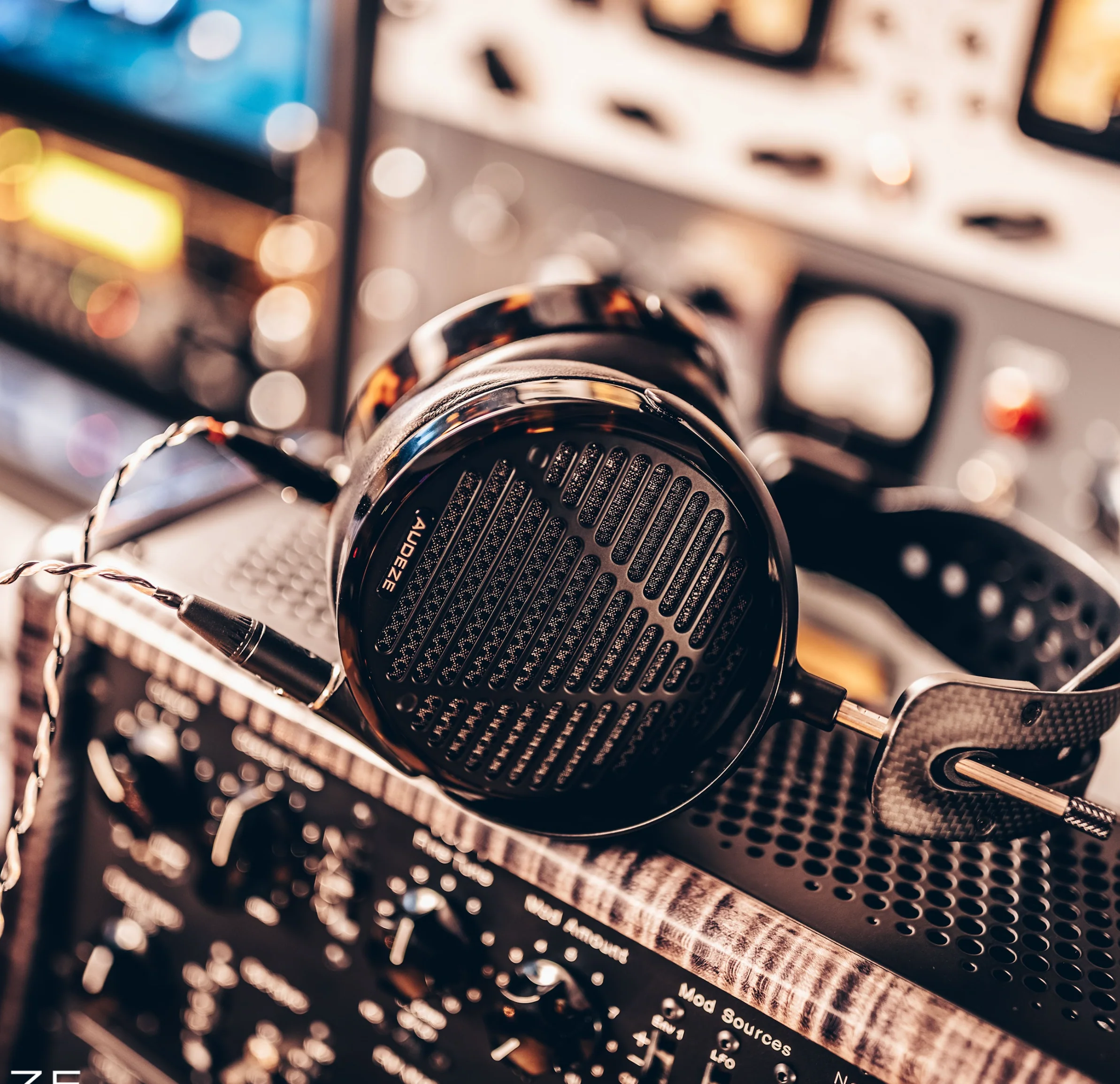 Audeze LCD-5 Over Ear Open Back Planar Magnetic Headphones - Image 8