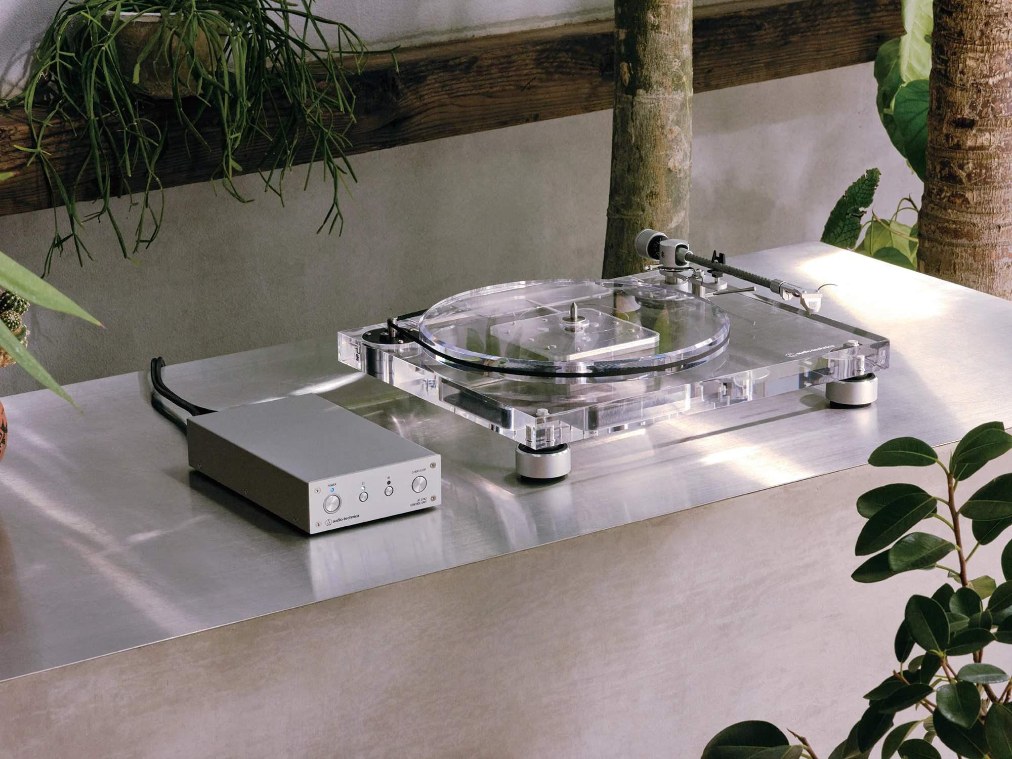 Audio-Technica AT-LPA2 Fully Manual Belt-Drive Turntable (Clear) - Image 17