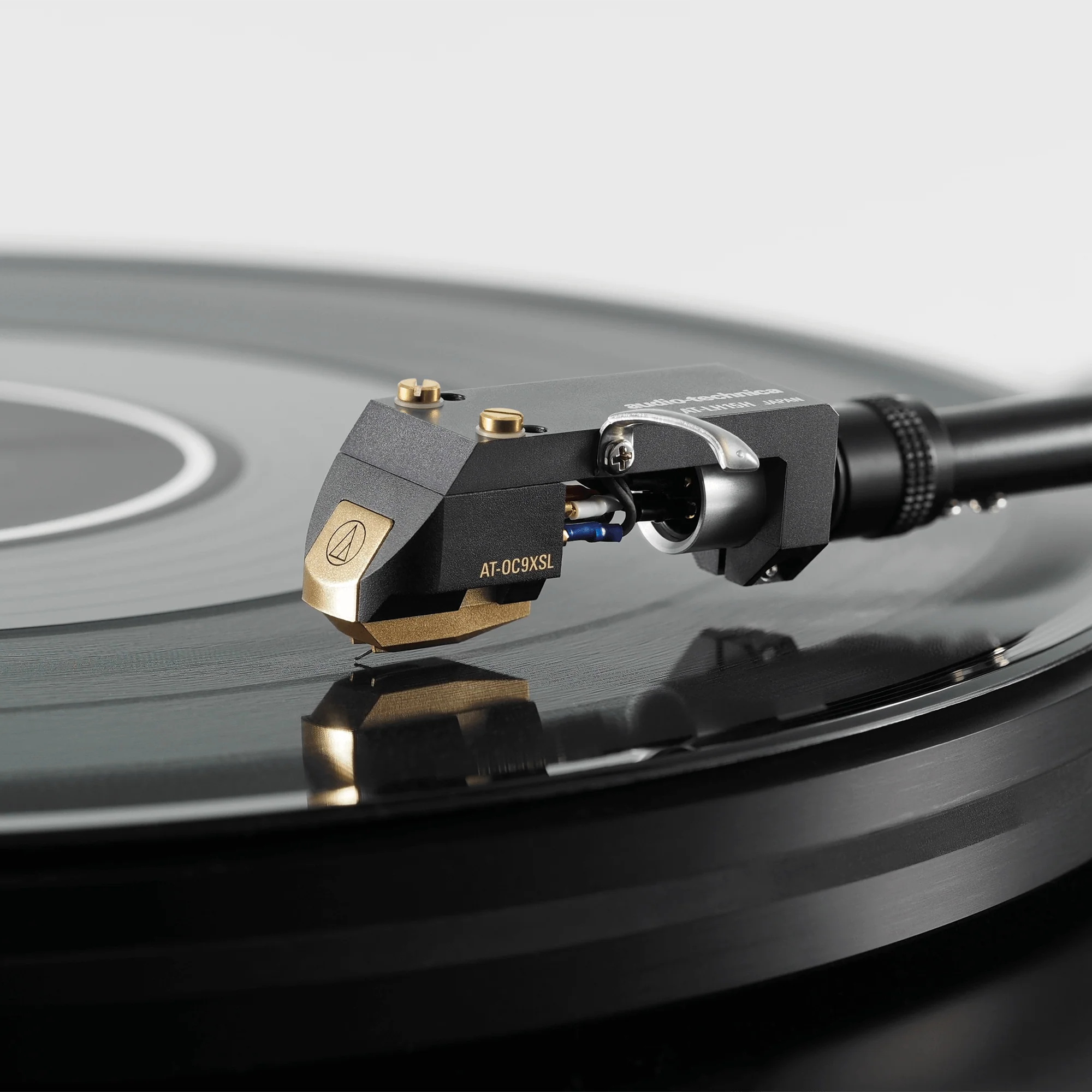 Audio-Technica AT-OC9XSL Dual Moving Coil Cartridge (Black and Gold) - Image 3