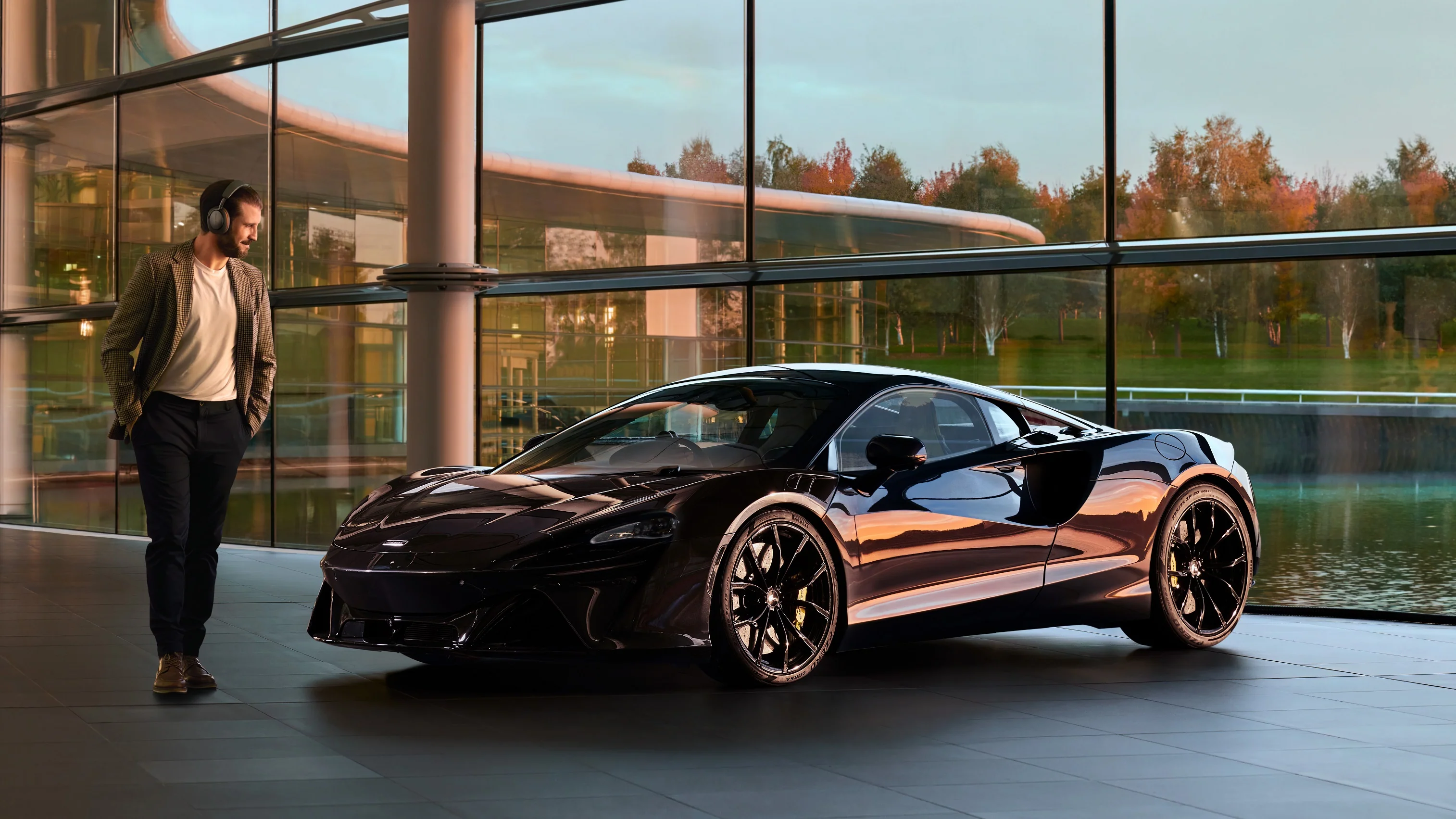 Bowers & Wilkins PX8 Special Edition McLaren Over Ear Noise Cancelling Headphones - Image 9