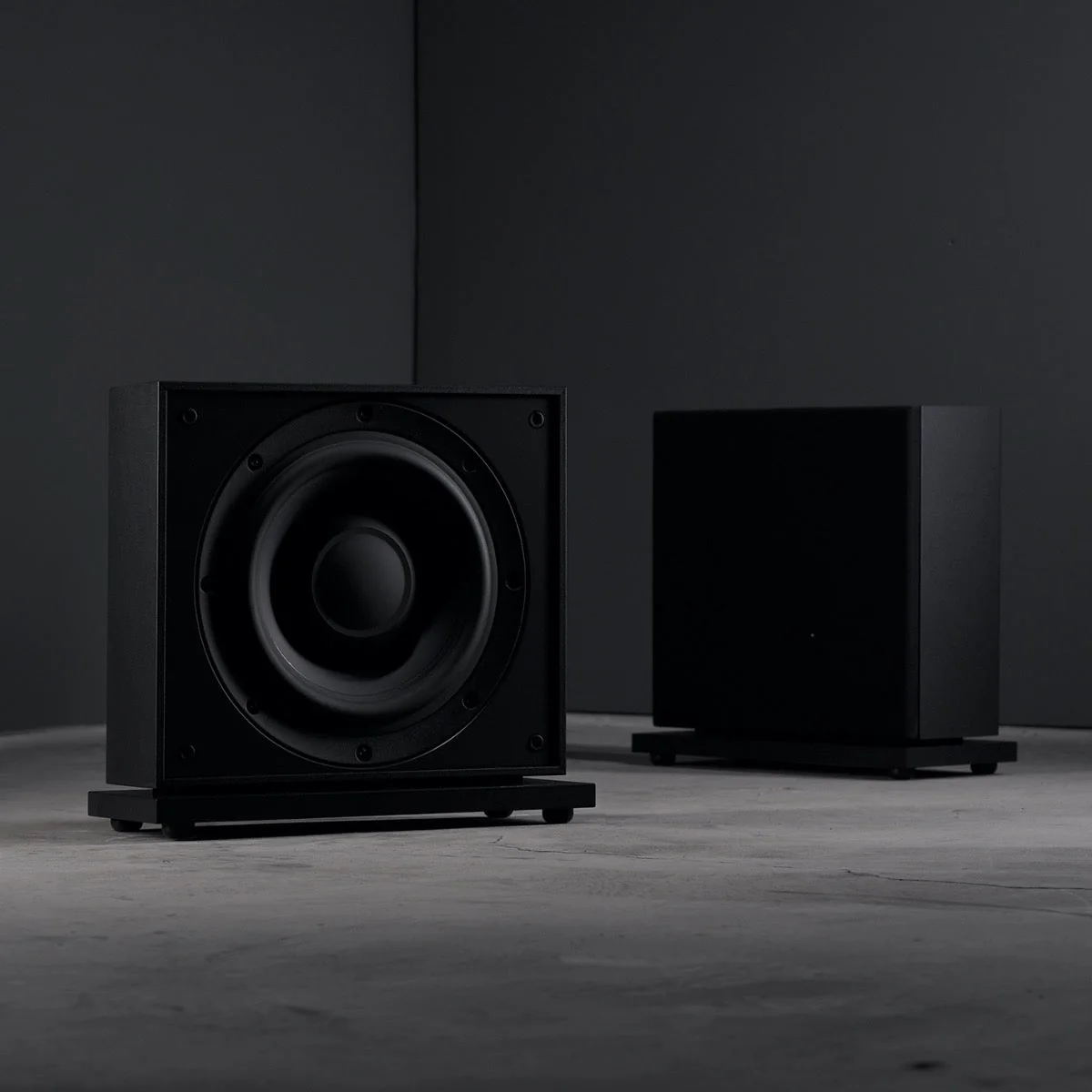 Leon Aaros Series A10-UT-1K-2X (2) 10 Inch Ultra-Thin Subwoofer with (1) L3-1K Amplifier - Image 4