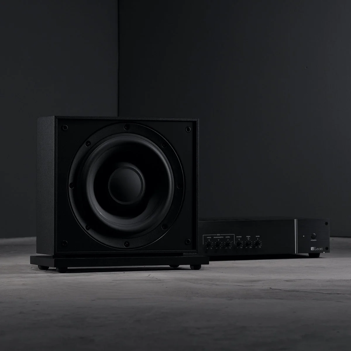Leon Aaros Series A10-UT-1K-2X (2) 10 Inch Ultra-Thin Subwoofer with (1) L3-1K Amplifier - Image 7