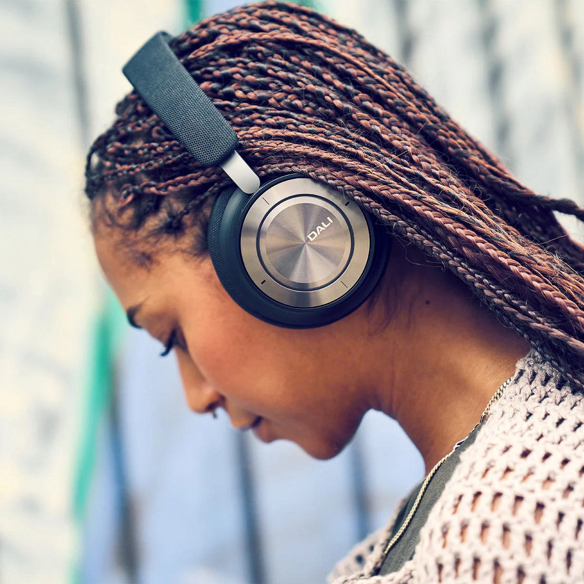 DALI IO-8 Wireless Noise Cancelling Headphones - Image 13