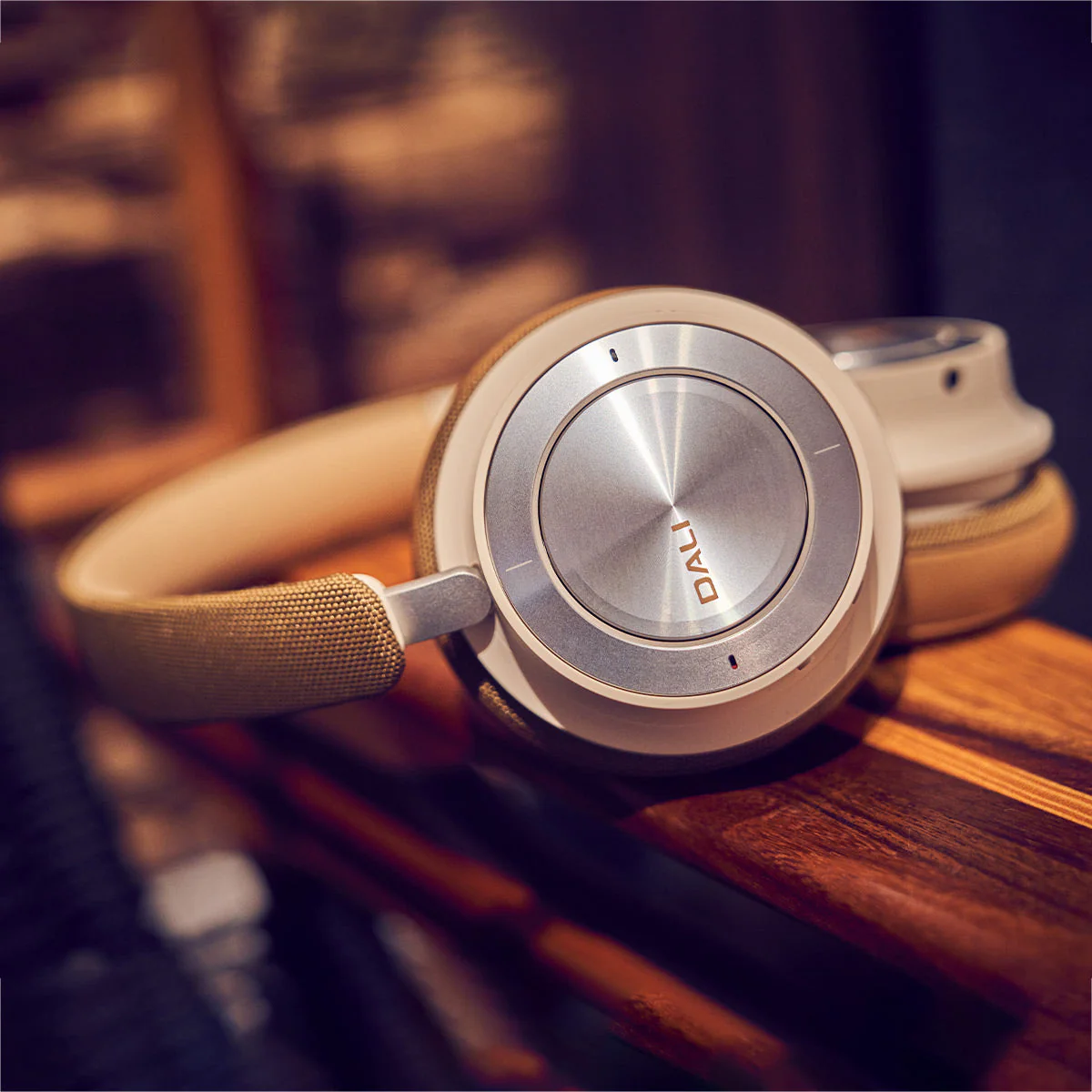 DALI IO-8 Wireless Noise Cancelling Headphones - Image 20