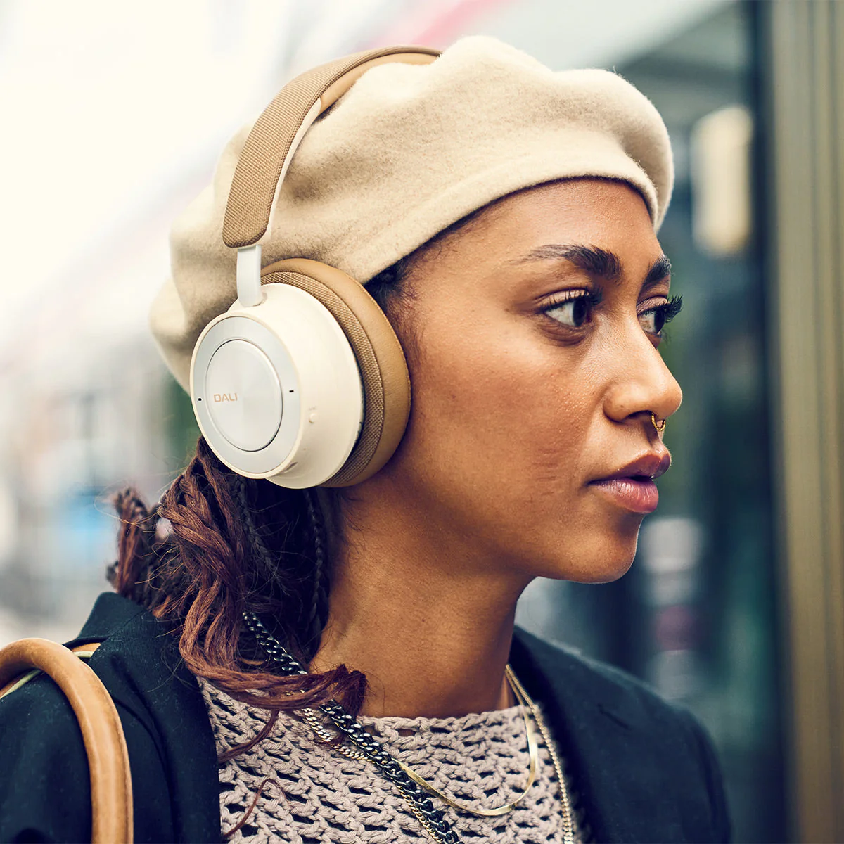 DALI IO-8 Wireless Noise Cancelling Headphones - Image 21
