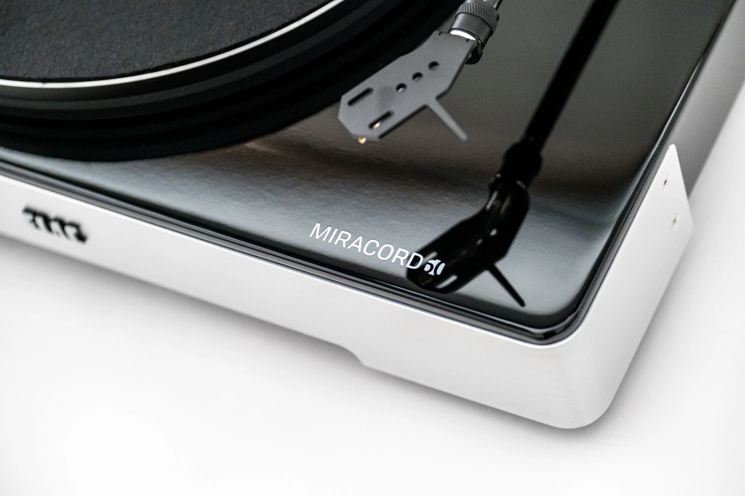 ELAC MRC601 Miracord 60 Turntable (Gloss Black) - Image 4