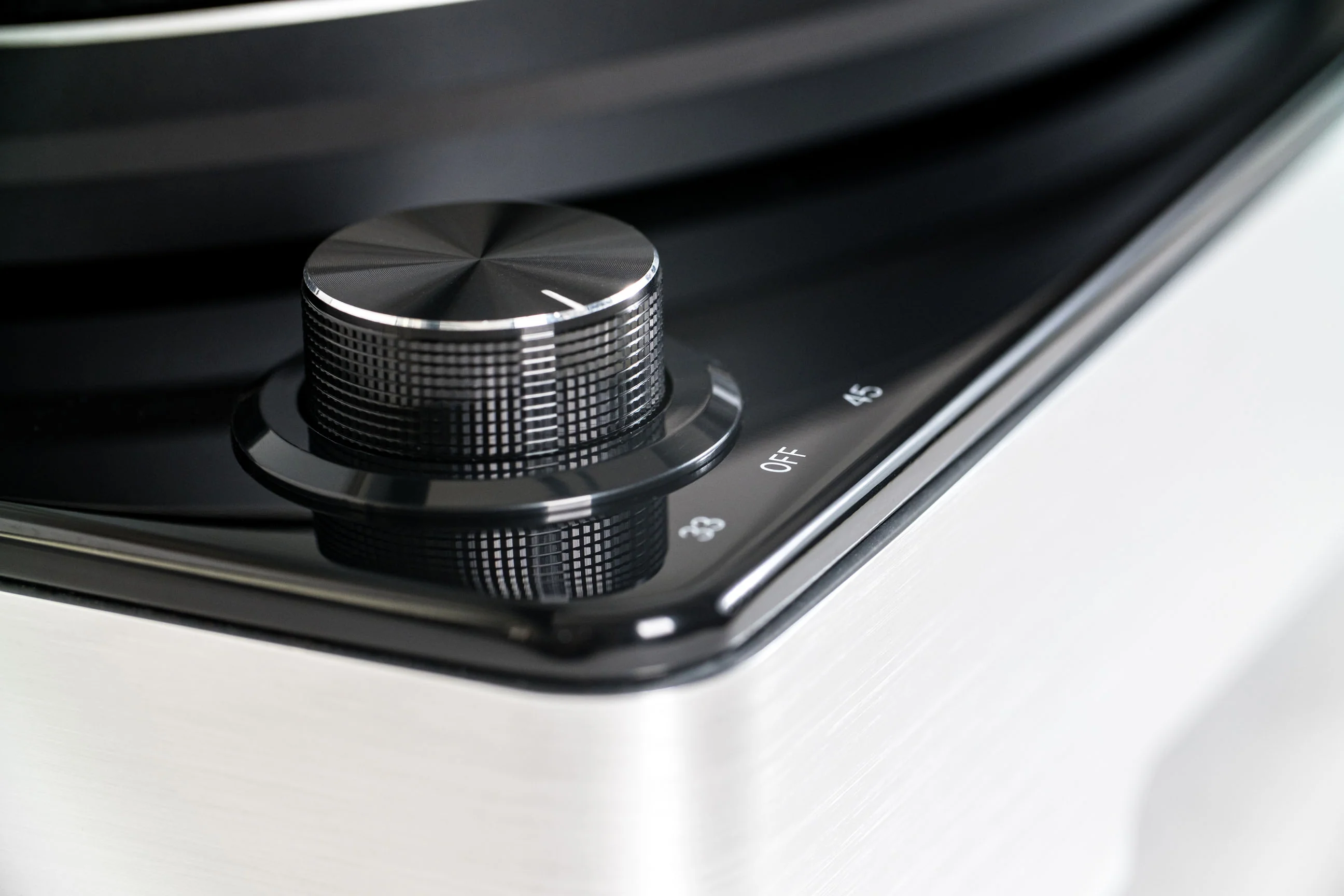 ELAC MRC601 Miracord 60 Turntable (Gloss Black) - Image 9