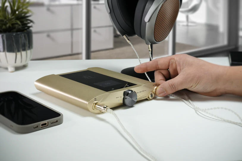 iFi Audio iDSD Valkyrie Flagship Portable DAC with DSD Remastering - Image 6