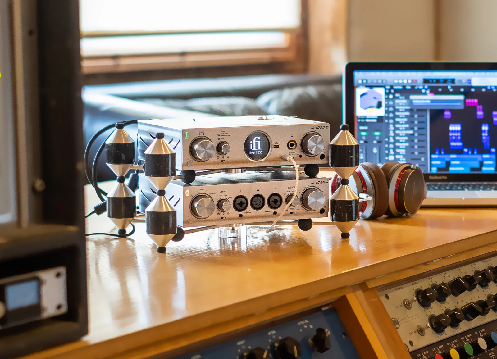 iFi Audio Pro iCAN Professional Studio Grade Fully Balanced Headphone Amplifier - Image 4
