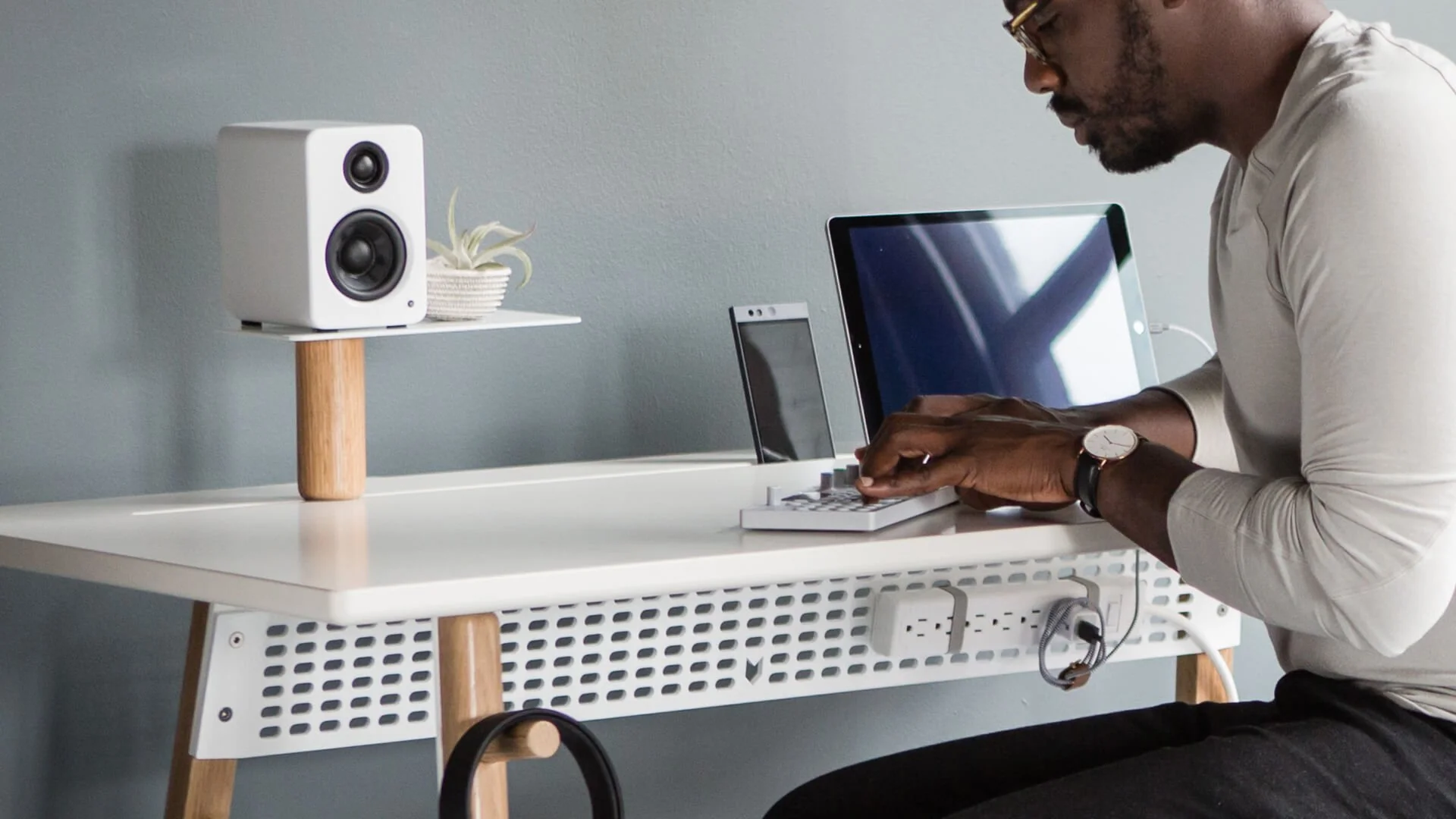 Kanto YU2 Powered Desktop Speakers (Pair) - Image 15