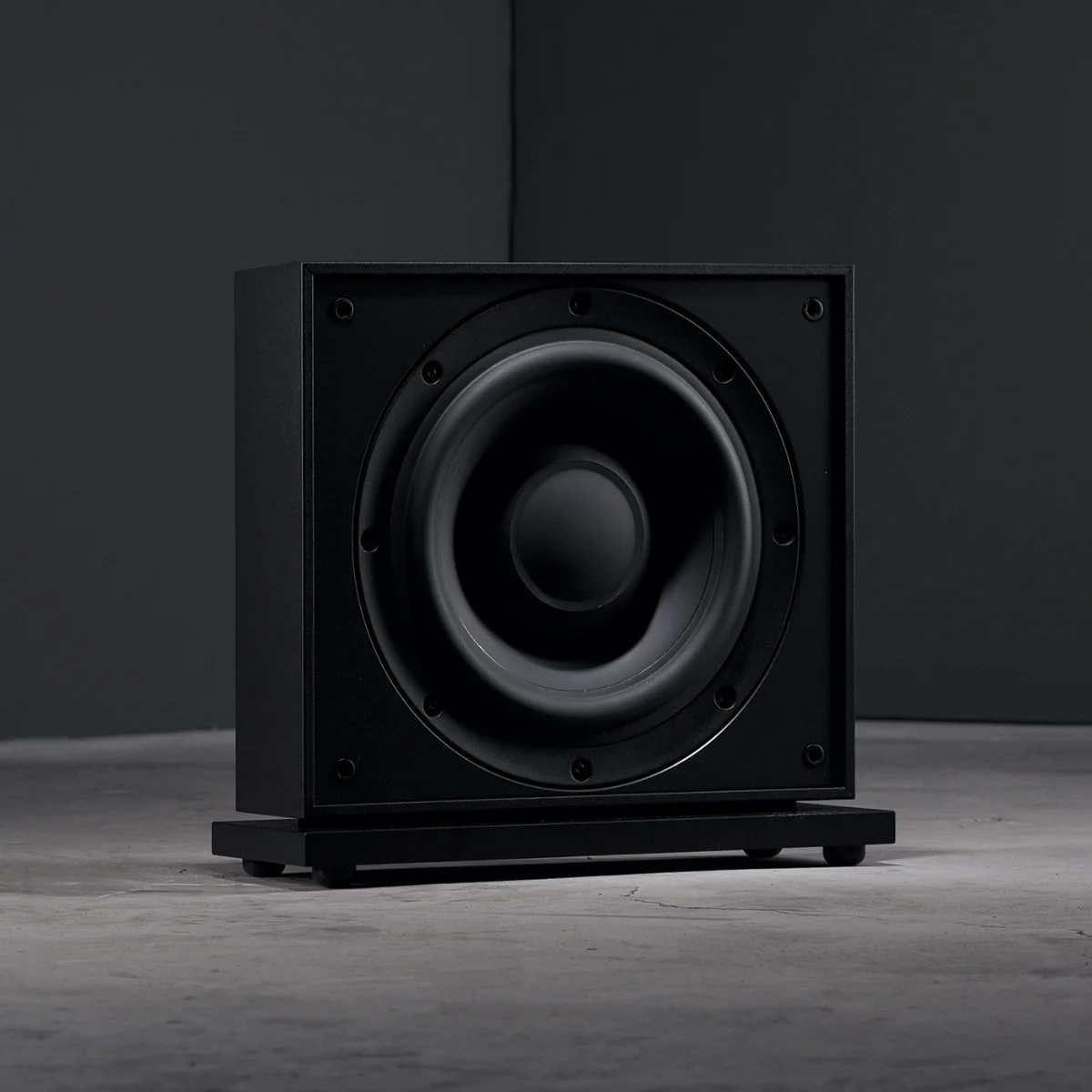 Leon Aaros Series A10-UT-1K 10 Inch Ultra-Thin Subwoofer with (1) L3-1K Amplifier