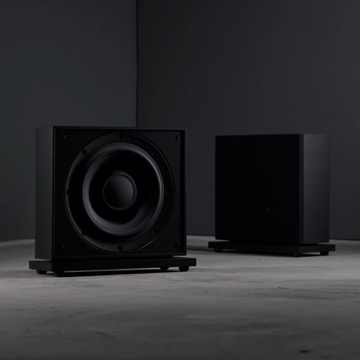Leon Aaros Series A10-UT-1K 10 Inch Ultra-Thin Subwoofer with (1) L3-1K Amplifier - Image 4