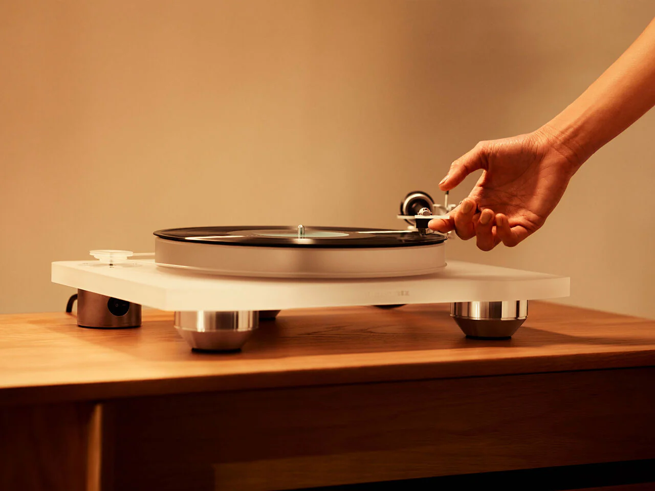 Marantz TT-15S1 Reference Belt Drive Turntable With Cartridge (White) - Image 7