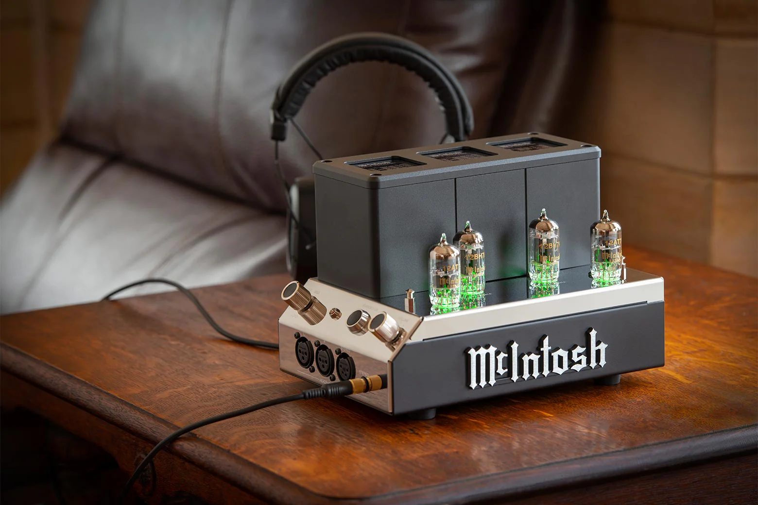 McIntosh MHA200 2-Channel Vacuum Tube Headphone Amplifier (Black) - Image 6