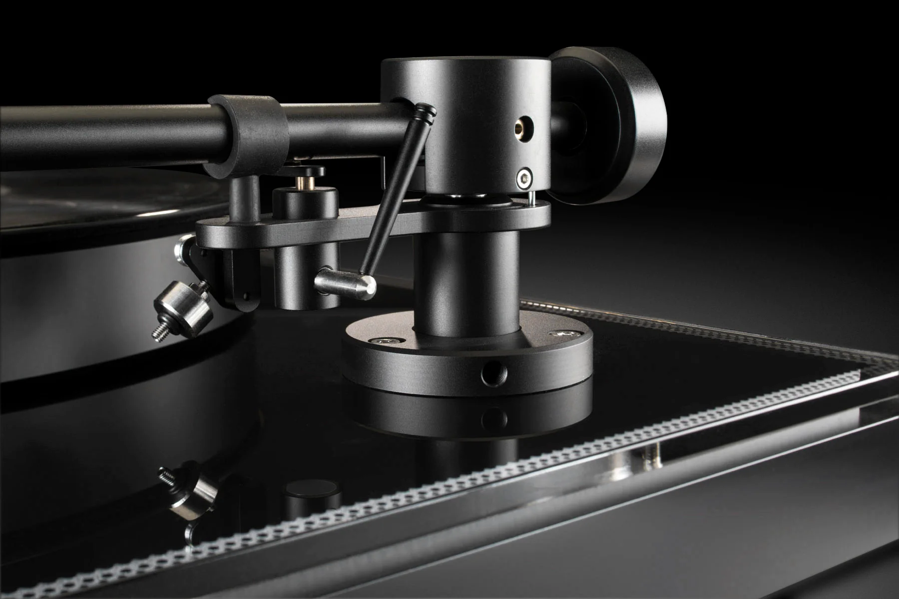 McIntosh MT2 Precision Turntable (Black) - Image 11
