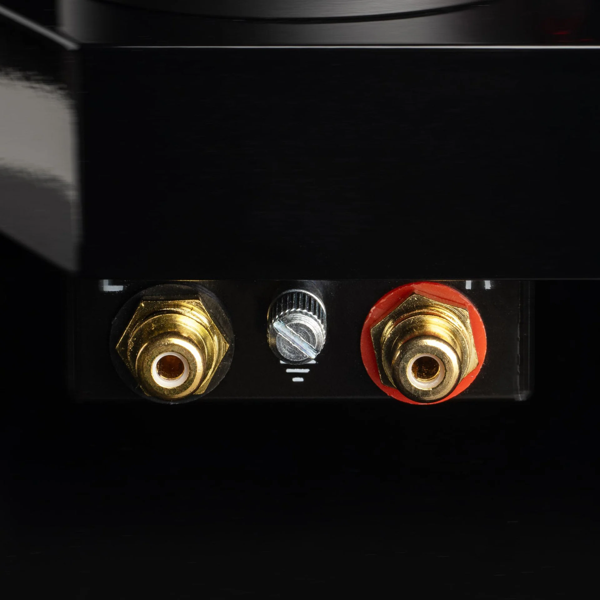 Pro-Ject AC/DC Limited Edition Turntable (Black) - Image 4