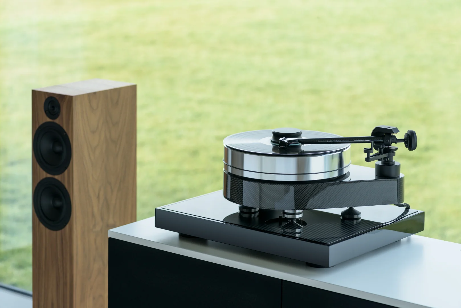 Pro-Ject RPM 10 Carbon Turntable (Carbon Fiber) - Image 3