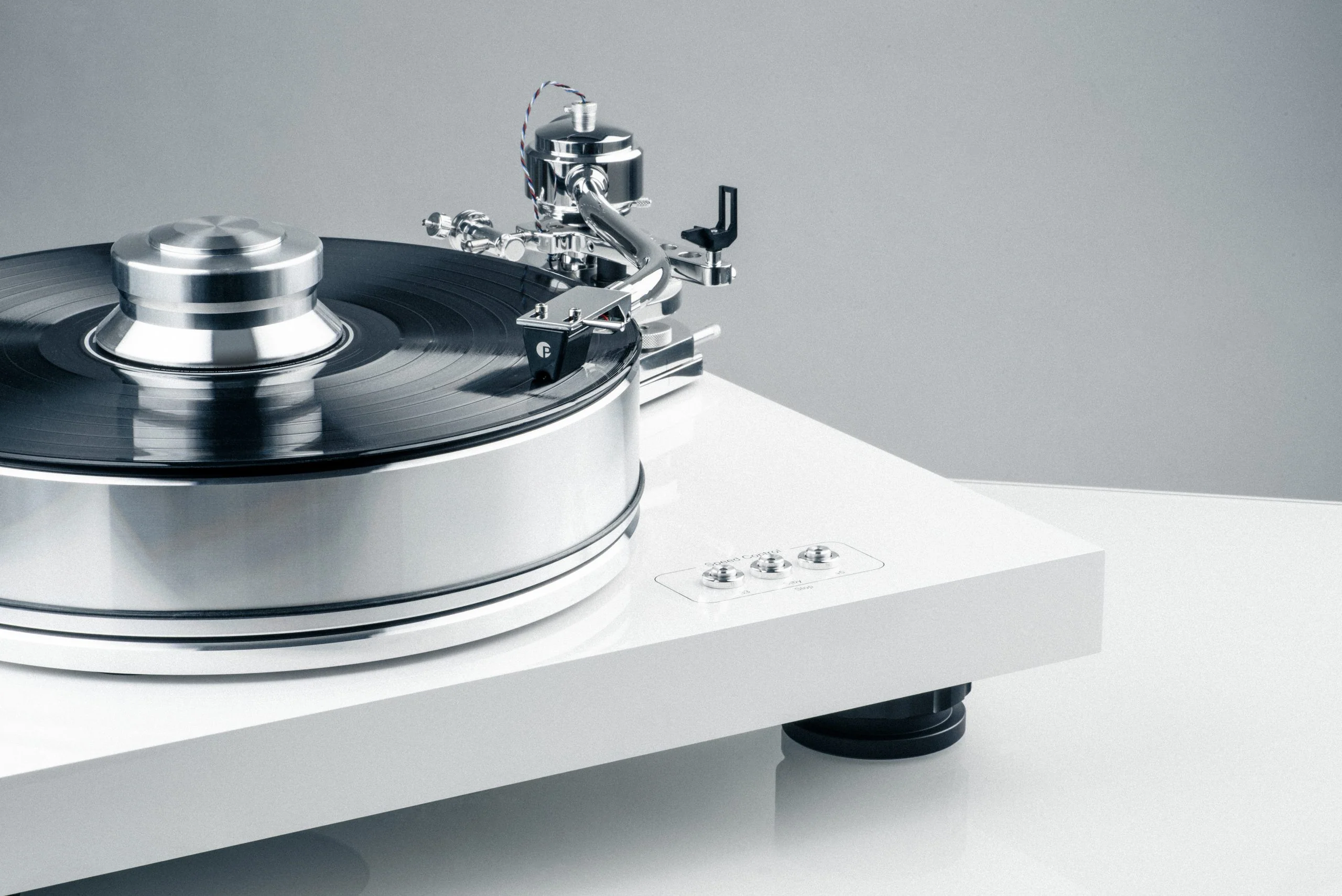Pro-Ject Signature 10 High-End Turntable - Image 10