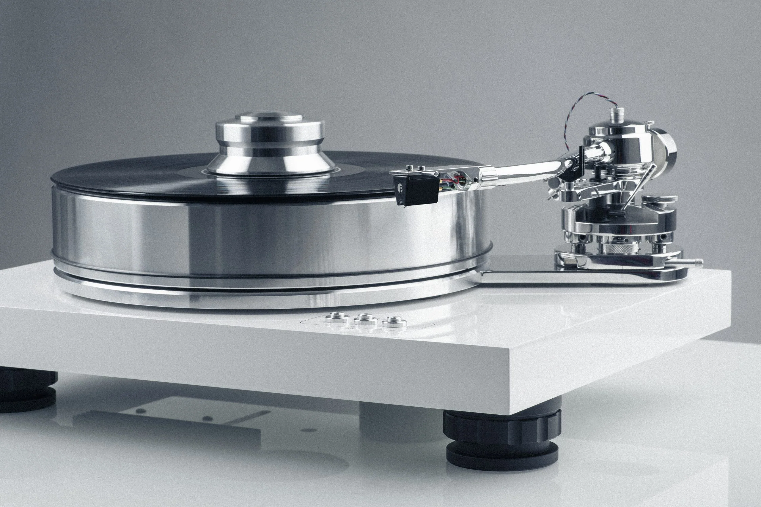 Pro-Ject Signature 10 High-End Turntable - Image 7