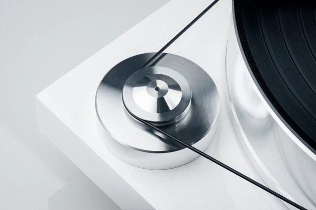 Pro-Ject Signature 10 High-End Turntable - Image 8