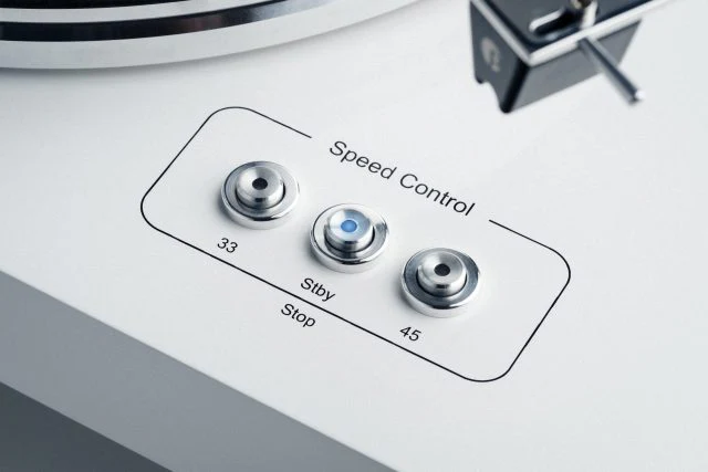 Pro-Ject Signature 10 High-End Turntable - Image 9
