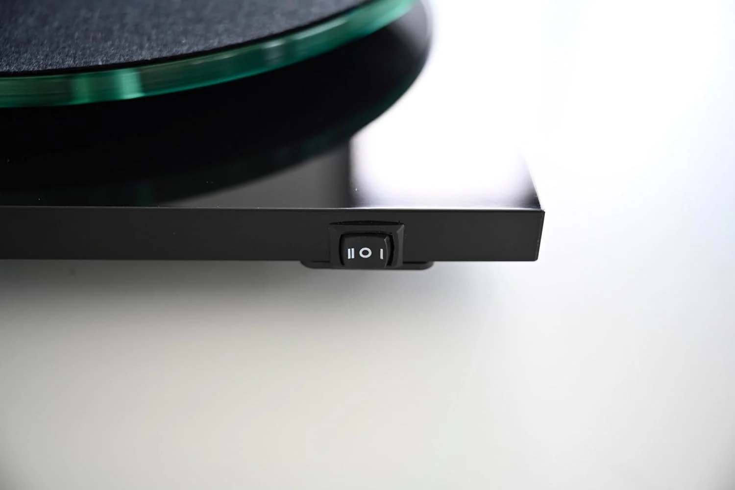 Pro-Ject T2 W Wi-Fi Streaming Turntable w/ Sumiko Rainier MM Cartridge - Image 9