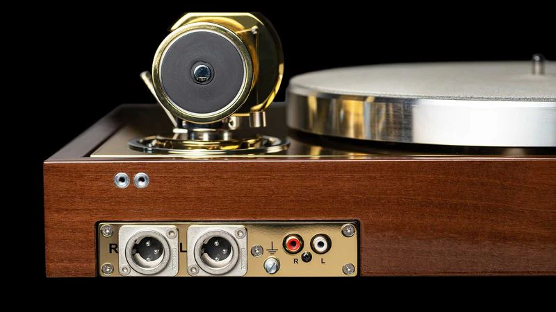 Pro-Ject The Classic Reference Manual Belt Drive Turntable - Image 4