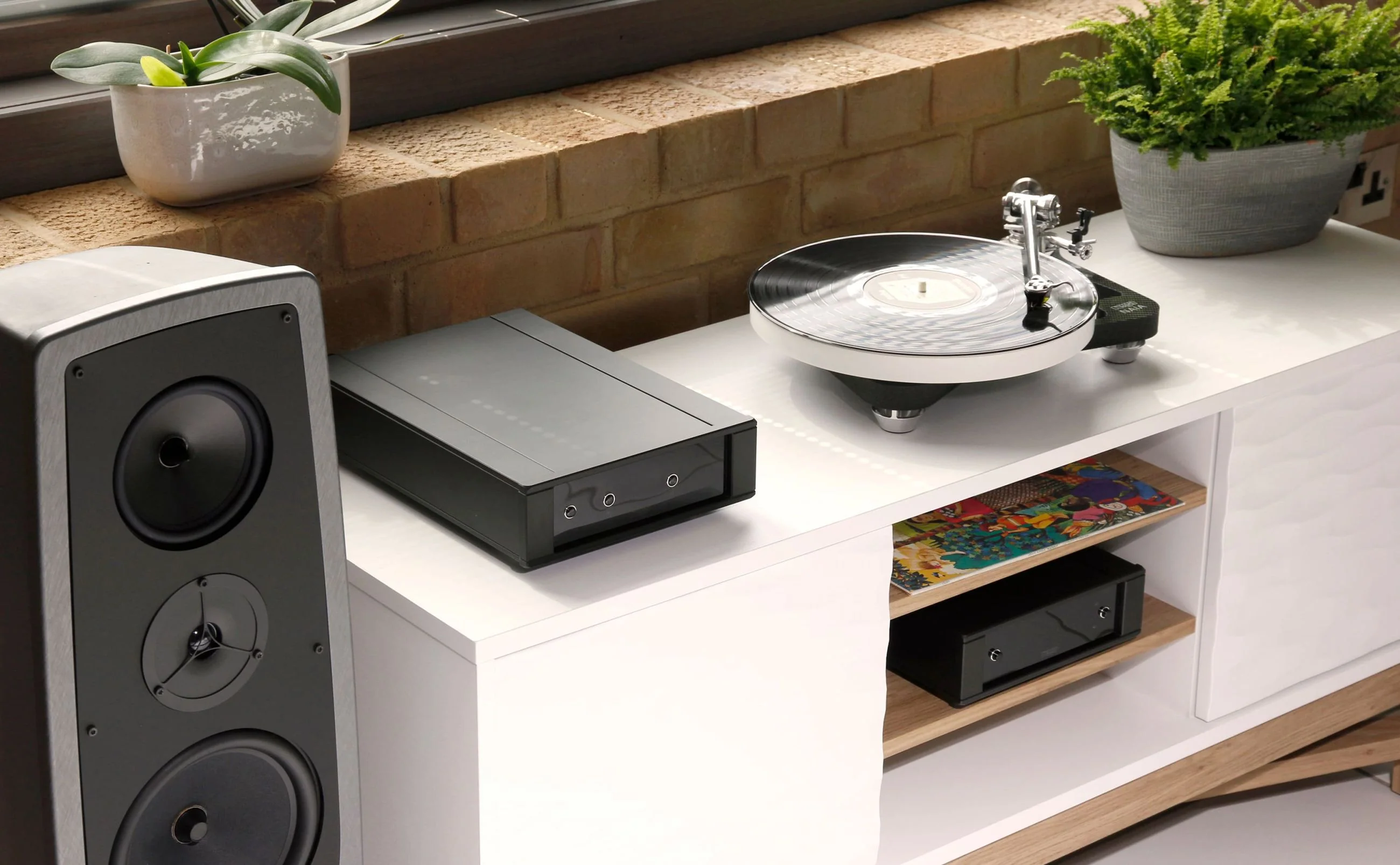 Rega Naia Reference Turntable - Image 5