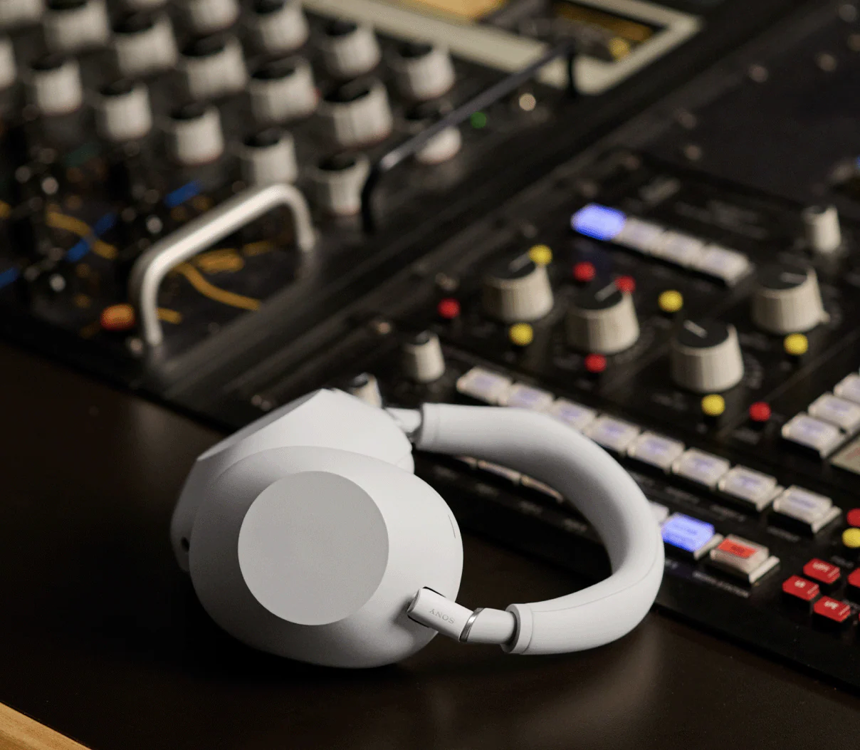 Sony WH-1000XM6 Wireless Noise Canceling Headphones - Image 18