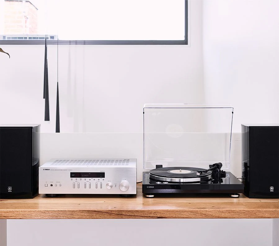 Yamaha TT-S303 Hi-Fi Vinyl Belt Drive Turntable (Piano Black) - Image 3